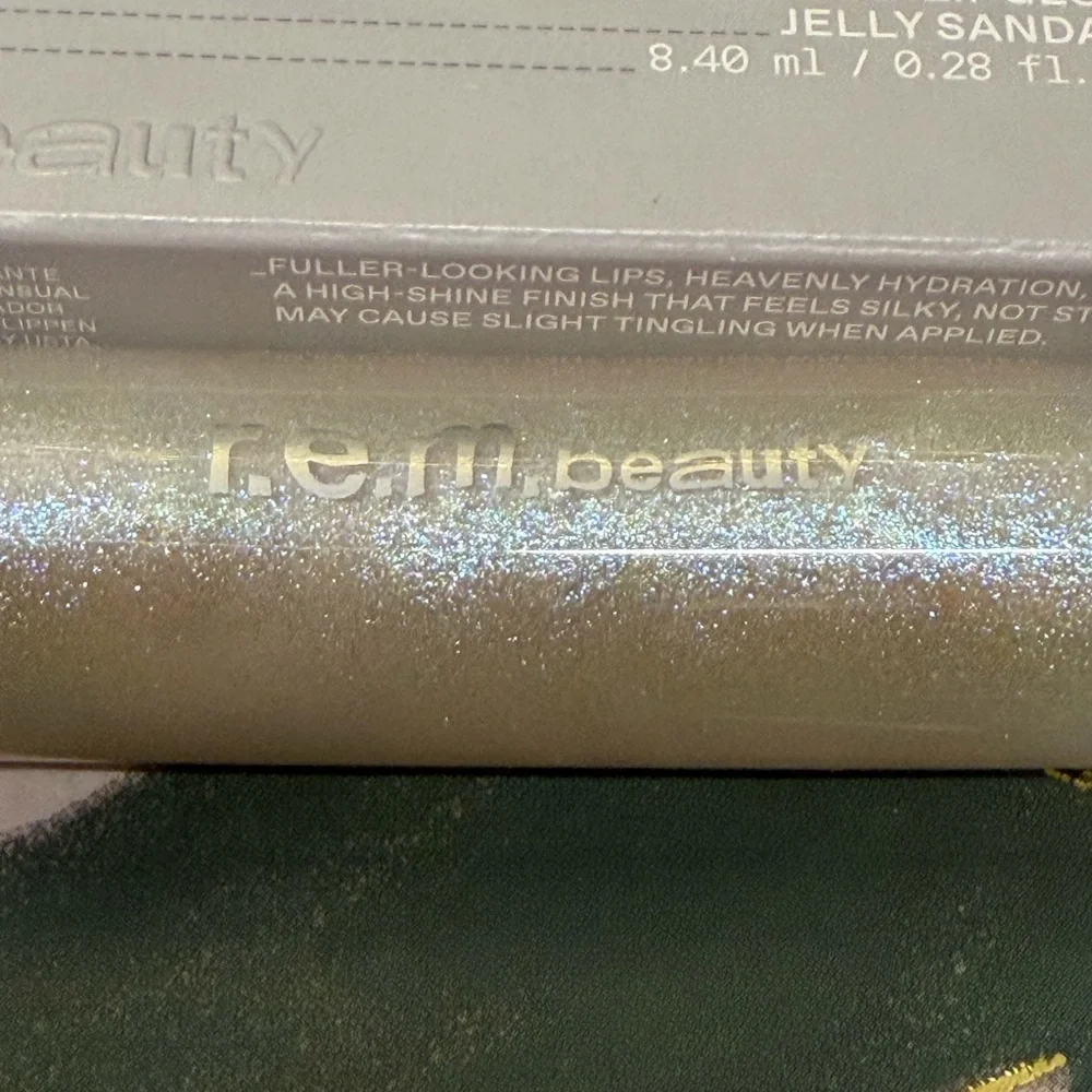 r.e.m. beauty Plumping Lipgloss in Jelly Sandals - Iridescent Pearl NIB